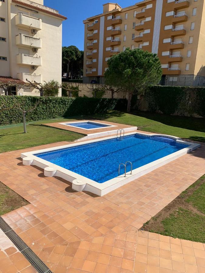 Cosy Apartment In L Escala, 7 Mins Walk To The Closest Beach, Riells L'Escala Exterior photo