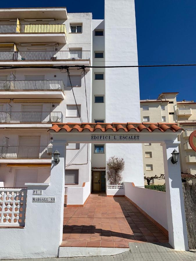 Cosy Apartment In L Escala, 7 Mins Walk To The Closest Beach, Riells L'Escala Exterior photo