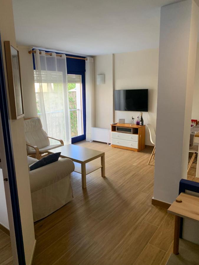 Cosy Apartment In L Escala, 7 Mins Walk To The Closest Beach, Riells L'Escala Exterior photo
